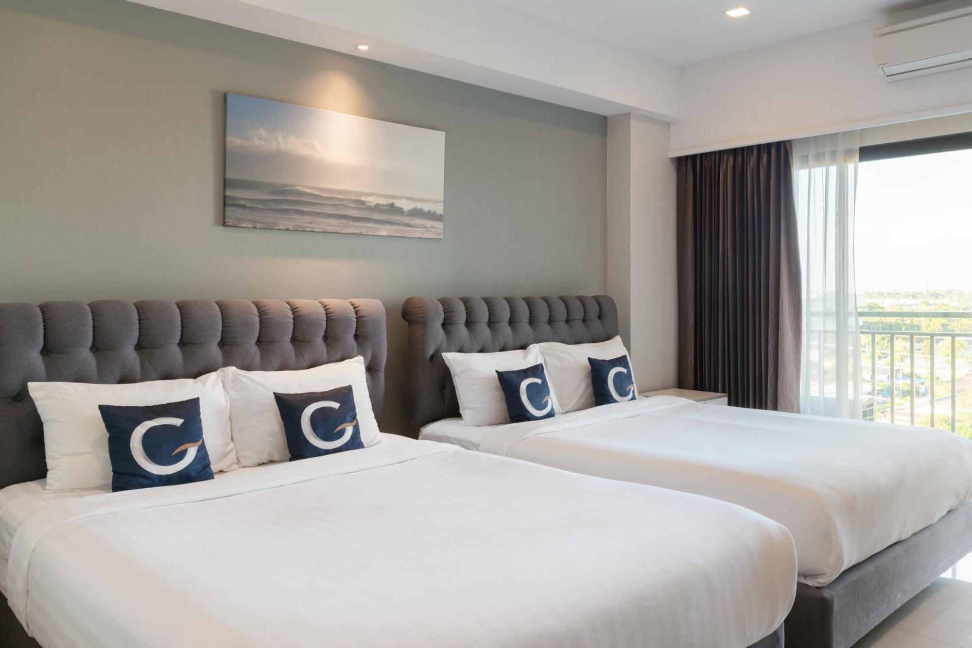 Family Room Balcony Airport Shuttle